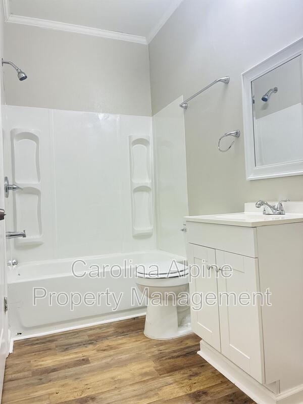 Building Photo - 1219 4th St