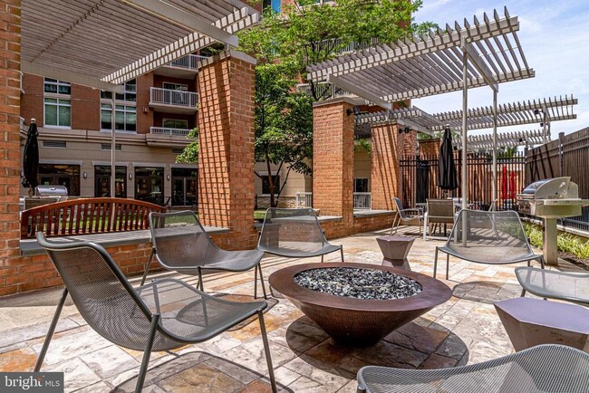 Building Photo - 3101 N Hampton Dr