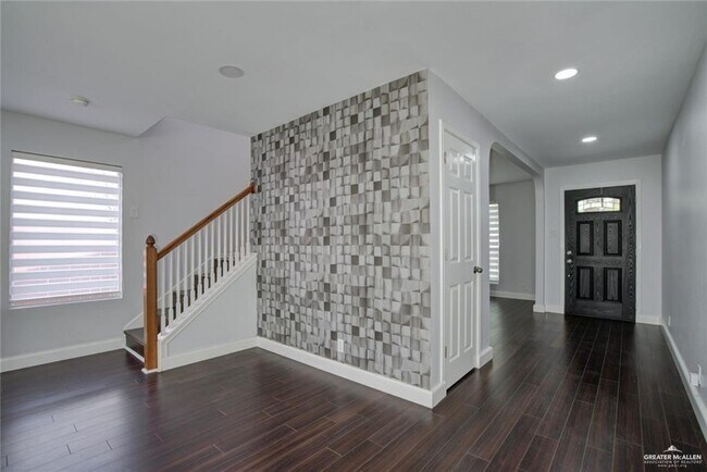 Building Photo - 41 San Fabian St