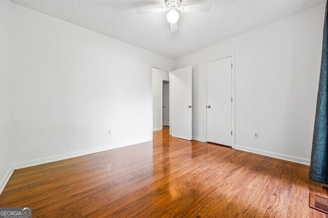 Building Photo - 1131 Hershey Dr