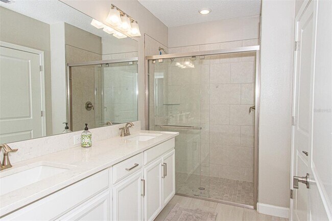 Building Photo - 16657 Shell Bay Dr