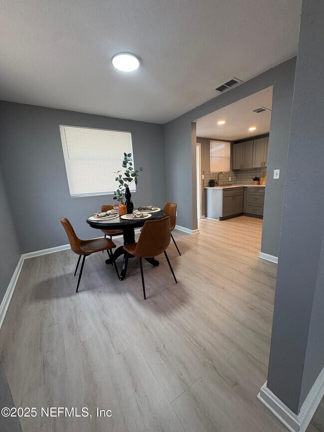 Building Photo - 3150 Belden Cir