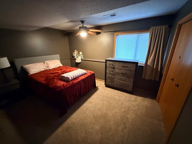 Building Photo - 602 5th Ave S