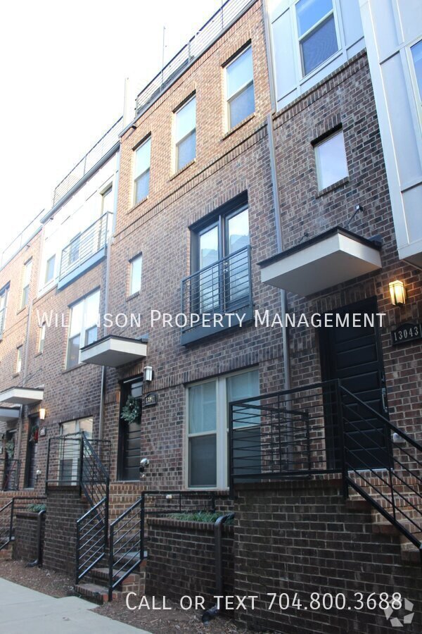 Building Photo - Chic & Spacious 3-Bed, 3.5-Bath Townhouse ...