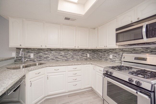 Building Photo - 2515 Oak Hill Dr