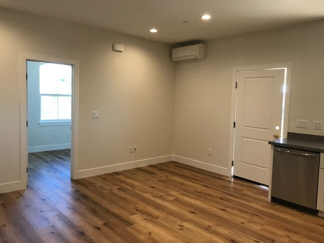 Building Photo - Upstairs Two Bedroom with views!