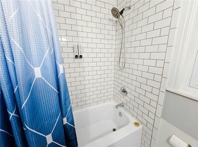 Building Photo - 224 S Pacific Ave