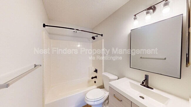 Building Photo - 1850 Forsyth Ct