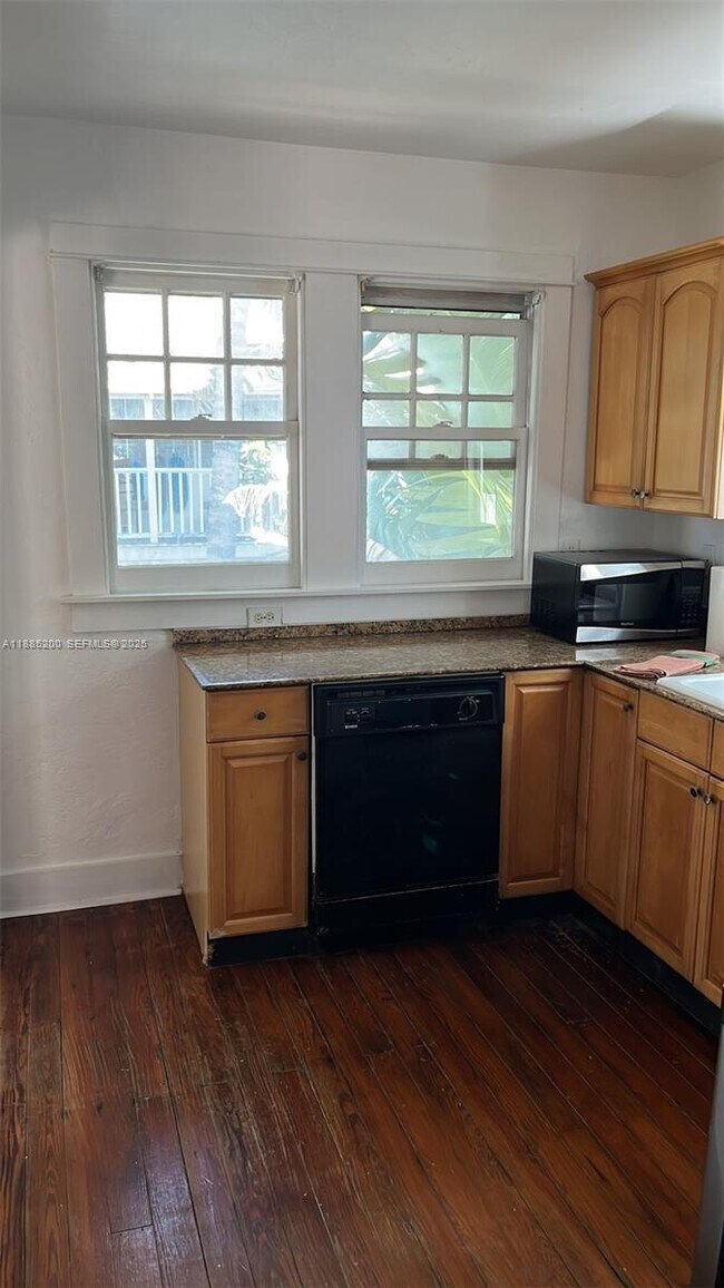 Building Photo - 315 Eucalyptus St