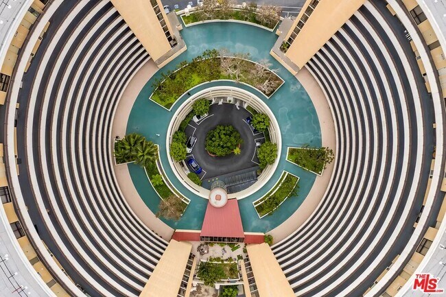 Building Photo - 4335 Marina City Dr