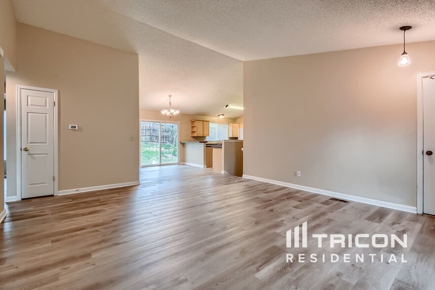 Building Photo - 11897 W Bowles Cir