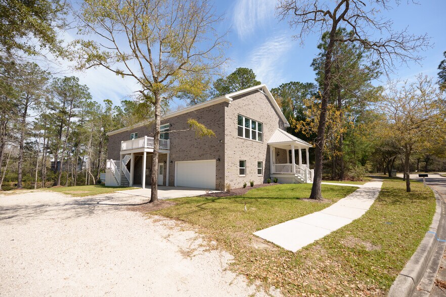 Building Photo - 60 Madison Dr