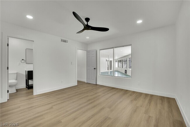 Building Photo - 2325 Sombrero Dr