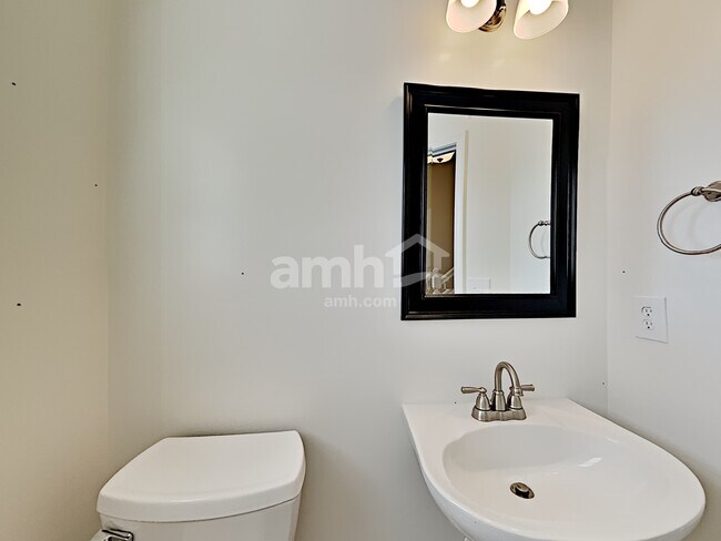 Building Photo - 817 Laramie Ct