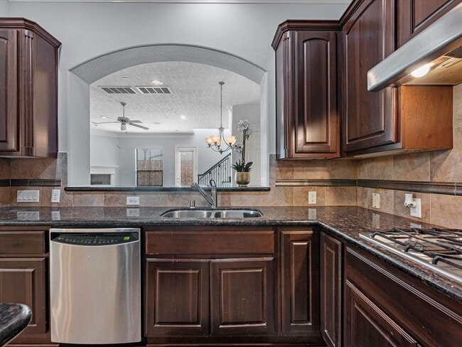 Building Photo - 11643 Royal Oaks View