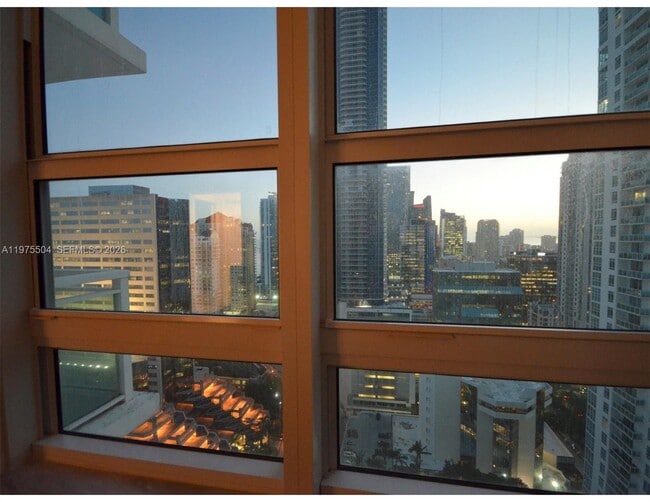 Building Photo - 950 Brickell Bay Dr