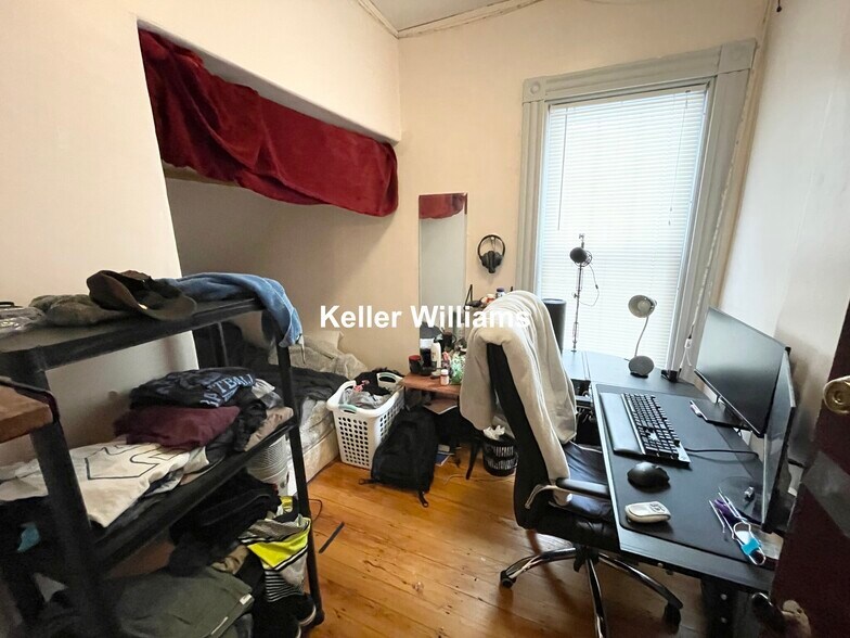 Building Photo - 67 Hillside St