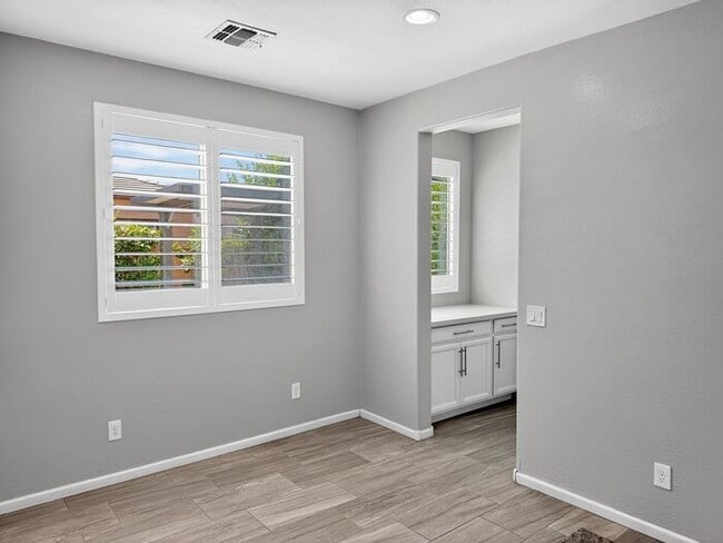 Building Photo - Stunning 5 Bed/5Bath Home in Gated Community – Over 3,100 SqFt of Modern Living -New Carpet throu...