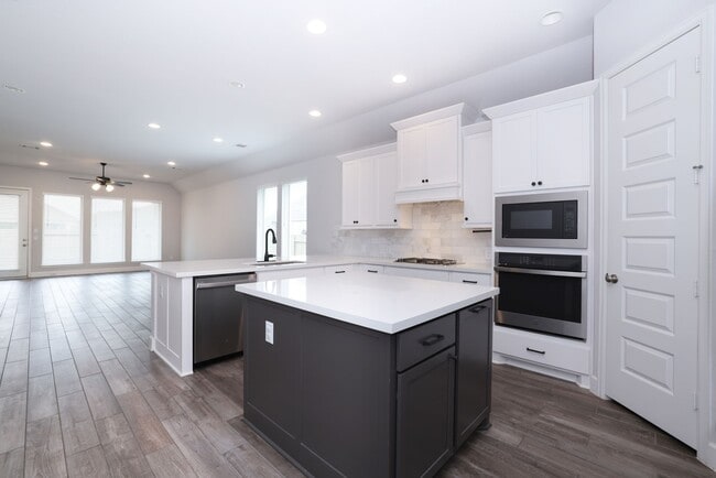 Building Photo - 42124 MISTERIO HILLS RD