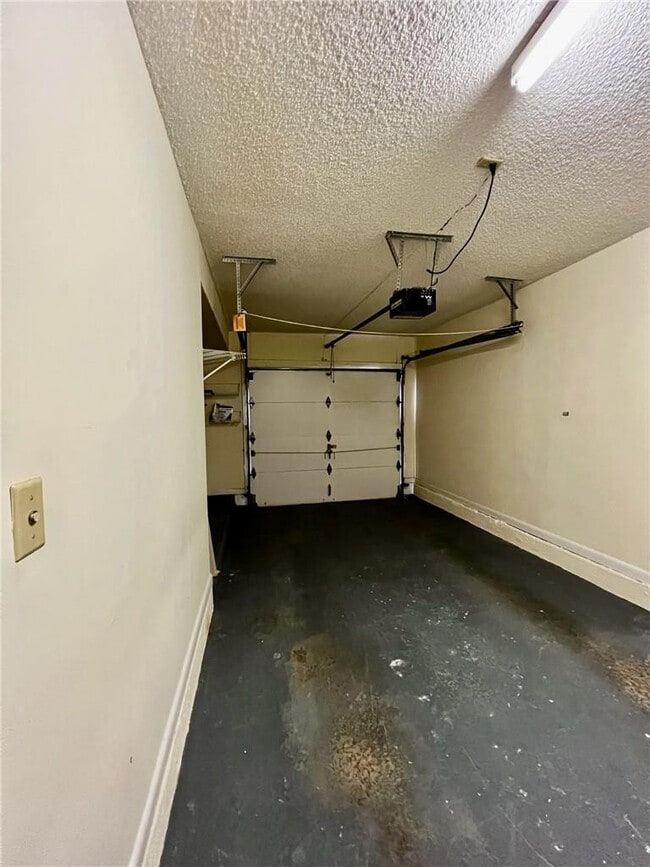Building Photo - 21420 Tudor Dr