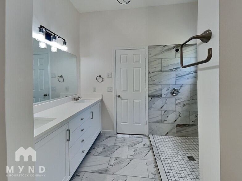 Building Photo - 1121 Holt Hills Pl