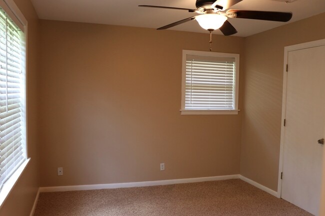 Building Photo - Bossier City, LA - 71112 - Beautifully upd...