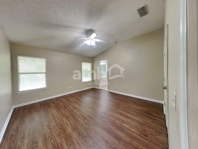 Building Photo - 800 S Edenbridge Way