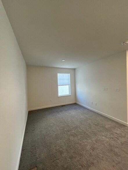 Building Photo - 2493 Winding Dr