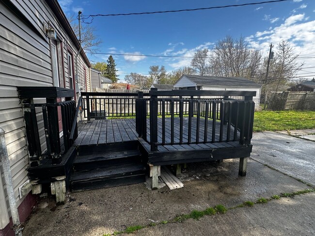 Building Photo - 2 Bedroom Home In Warren