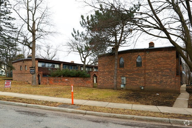 Building Photo - 389 Crystal St
