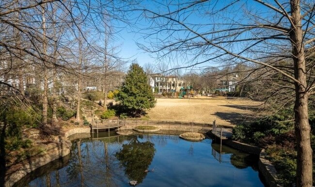 Building Photo - 947 N Ormewood Park Dr SE