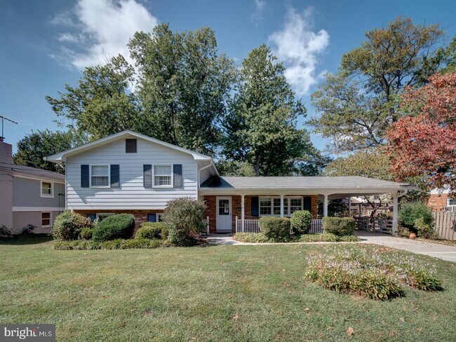 Building Photo - 705 Main Dr