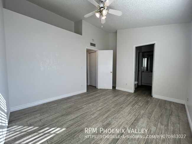 Building Photo - 3/2 Chandler Townhome *NEW* Paint & *NO* C...