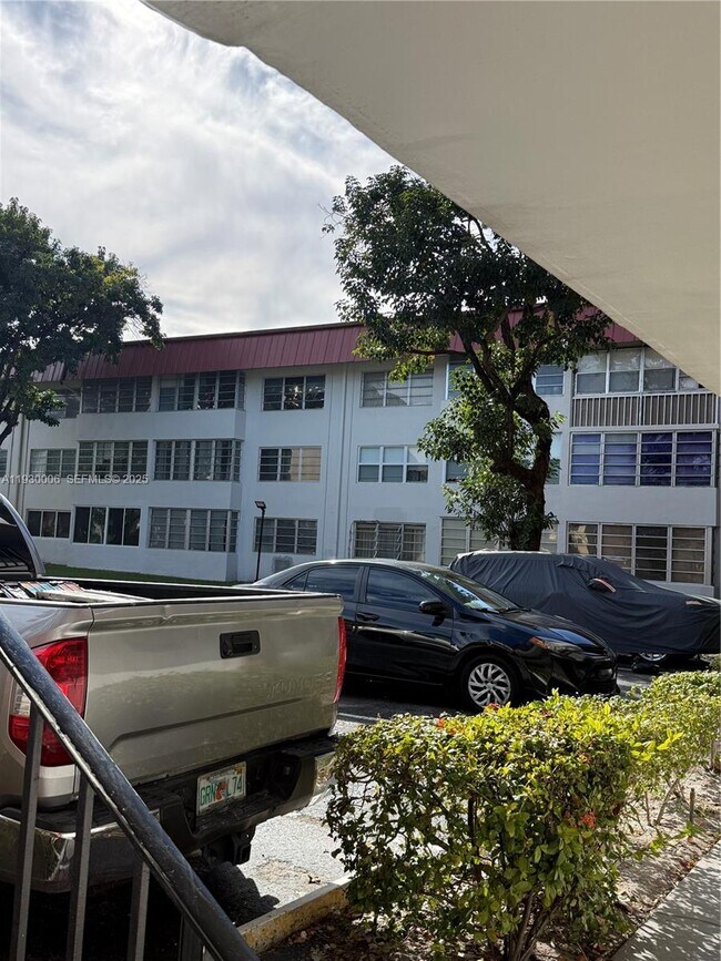 Building Photo - 1400 NE 191st St