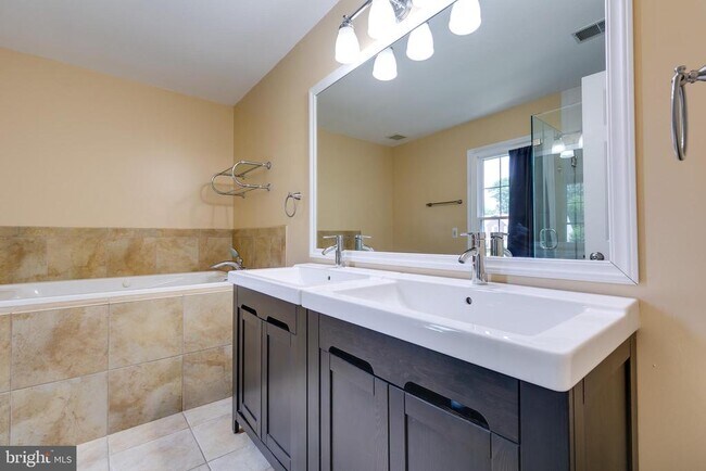 Building Photo - 7107 Dudrow Ct
