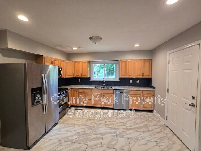 Building Photo - 3934 Kensington Dr