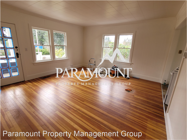 Building Photo - 3 br, 1 bath House - 11028 NE West Kingsto...