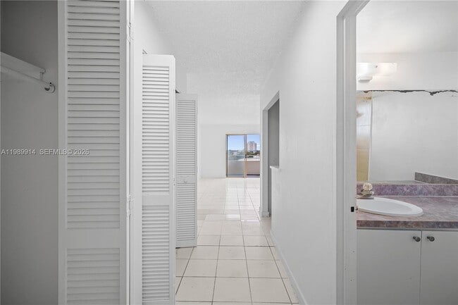 Building Photo - 7904 West Dr