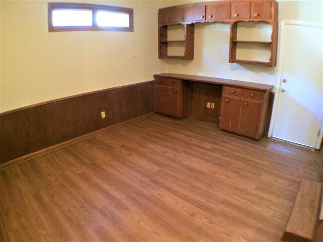 Building Photo - 4 Bed 2 Bath Home  w New Upgrades in Halto...