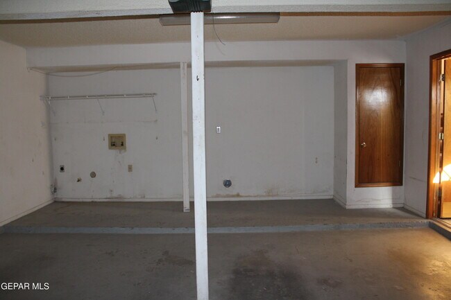 Building Photo - 704 Springfire Dr