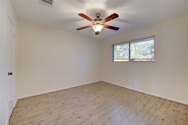 Building Photo - 5810 Boyce Springs Dr