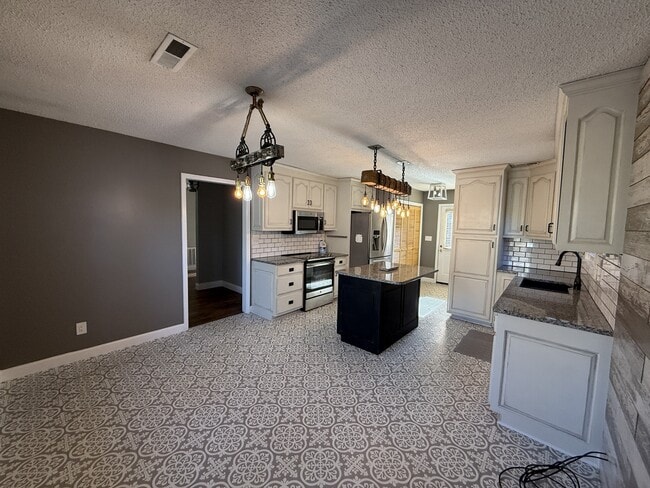 Building Photo - 5664 Buckhorn Rd