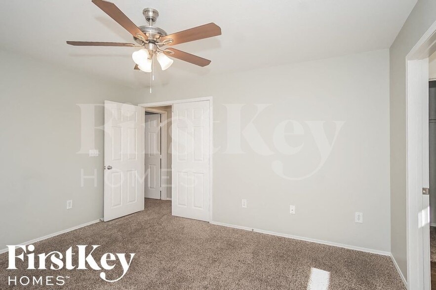 Building Photo - 7256 Plushstone St