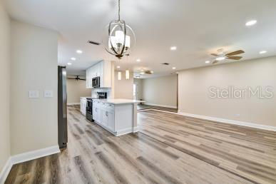 Building Photo - 8403 Lopez Dr
