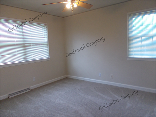 Building Photo - 21 Northway Dr