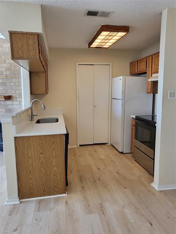 Building Photo - 2500 E Park Blvd