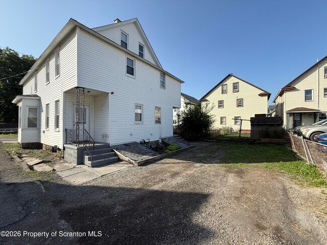 Building Photo - 216-216 14th Ave