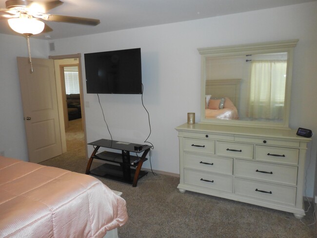 Building Photo - 12880 Haxby St