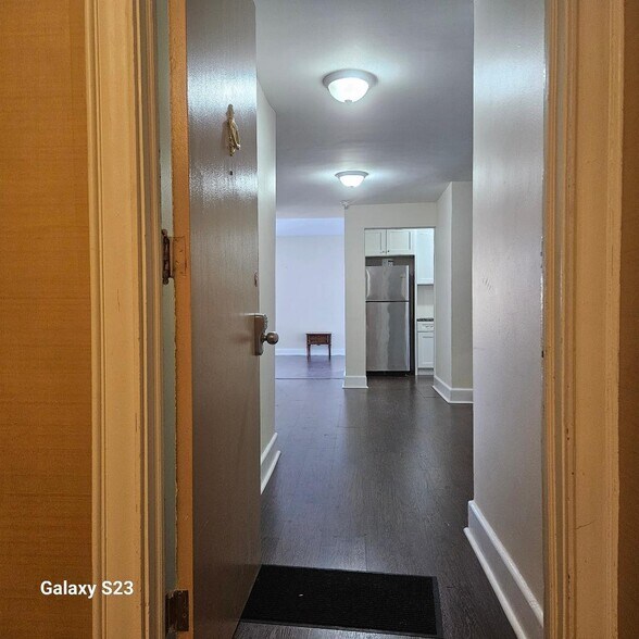 Building Photo - 5300 S Shore Dr