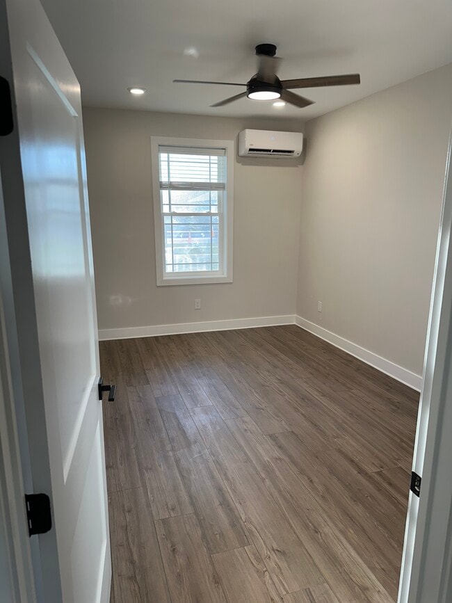 Building Photo - 251 Liam Ln